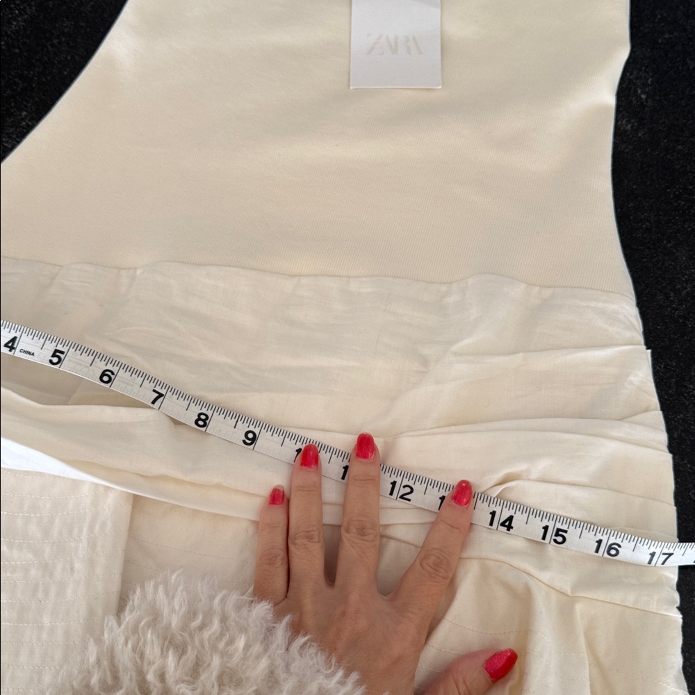 Zara Cream Layered Dress
Stretchy fabric for top
Pleated at bottom - Picture 4 of 7